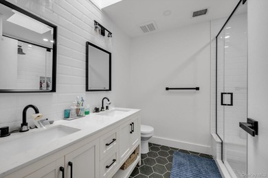Move right into this beautifully updated corner townhouse condo - photo 21