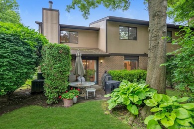 Move right into this beautifully updated corner townhouse condo - photo 23