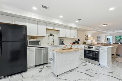 Experience the best of Lowcountry waterfront living at Mariners - photo 10
