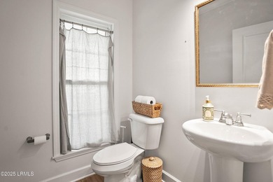 Built in 2021 by renowned local builder Allen Patterson, this - photo 9