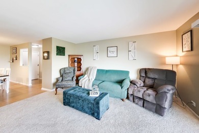 Rarely available top-floor corner unit offering exceptional - photo 3