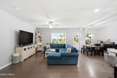 Welcome to a thoughtfully reimagined lagoon front residence - photo 2