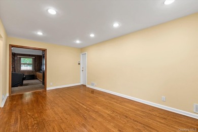 Warm and inviting Colonial offering oversized rooms, 3 bedrooms - photo 3