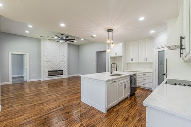 Welcome to your custom built retreat in the heart of Runaway Bay - photo 13