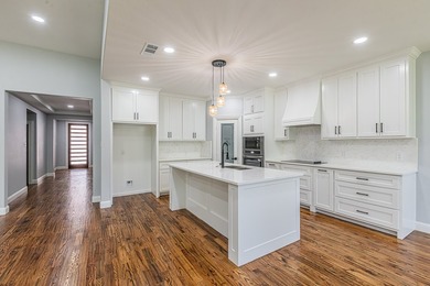 Welcome to your custom built retreat in the heart of Runaway Bay - photo 14