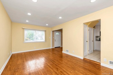 Warm and inviting Colonial offering oversized rooms, 3 bedrooms - photo 5