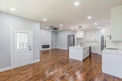 Welcome to your custom built retreat in the heart of Runaway Bay - photo 16