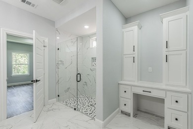 Welcome to your custom built retreat in the heart of Runaway Bay - photo 21