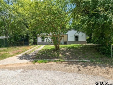 Renovated and Move-in ready! This 4-bedroom, 1-bath home offers - photo 30