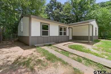 Renovated and Move-in ready! This 4-bedroom, 1-bath home offers - photo 32