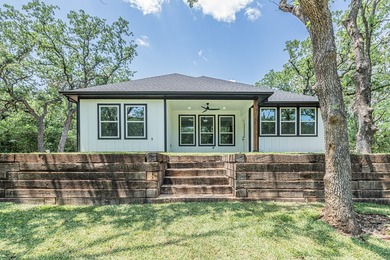 Welcome to your custom built retreat in the heart of Runaway Bay - photo 36