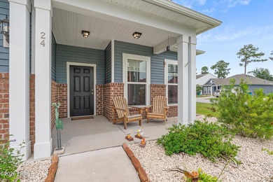 Fantastic, well-kept home on a desirable corner lot! Spacious - photo 2