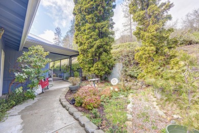 Beautiful home in a desirable park! This spacious home offers