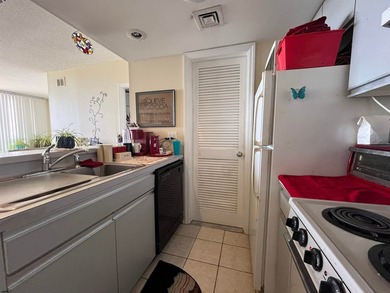 Craving resort-style living with a touch of big-city flair? - photo 8
