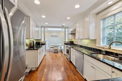 Move right into this beautiful Colonial on a tree-lined block in - photo 7