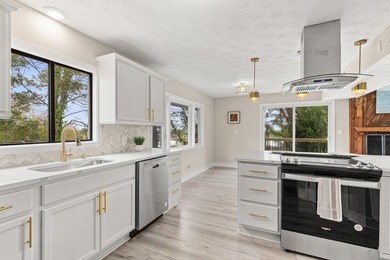 Don't miss out on this rare-to-find renovated home in the heart - photo 11