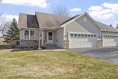 Convenient one level living Buffalo end unit townhouse in quiet - photo 1