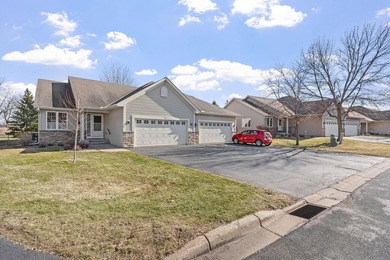 Convenient one level living Buffalo end unit townhouse in quiet - photo 4