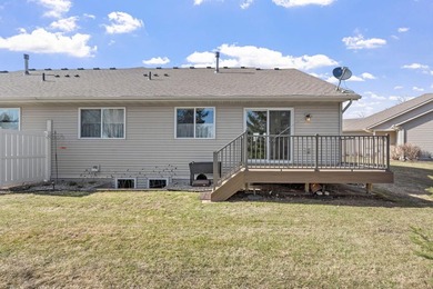 Convenient one level living Buffalo end unit townhouse in quiet - photo 6