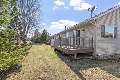Convenient one level living Buffalo end unit townhouse in quiet - photo 7