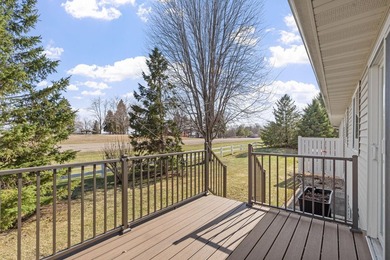 Convenient one level living Buffalo end unit townhouse in quiet - photo 8