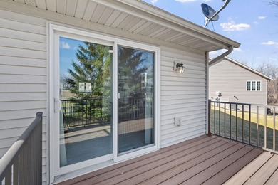 Convenient one level living Buffalo end unit townhouse in quiet - photo 9