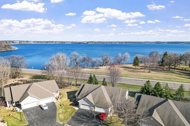 Convenient one level living Buffalo end unit townhouse in quiet - photo 10