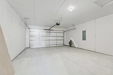 Experience the luxury in one-level living with this stunning - photo 21