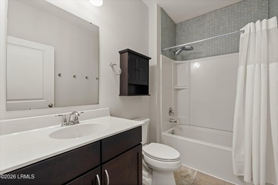 Welcome to this beautifully maintained, move-in-ready 4-bedroom - photo 6