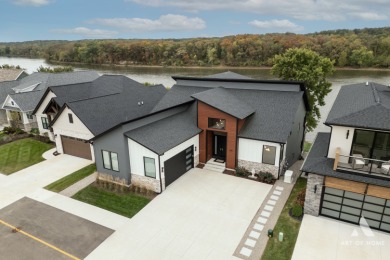 (private lake, pond, creek) Home For Sale in Ottawa Illinois