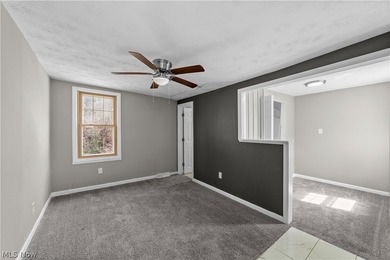 Fantastic investment or owner-occupant opportunity! This fully - photo 11