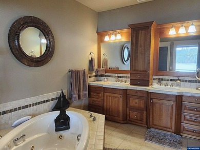 Rare opportunity! Stunning lakefront townhome in a secure gated - photo 11