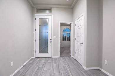 Modern design and like-new condition at a great price. Stunning