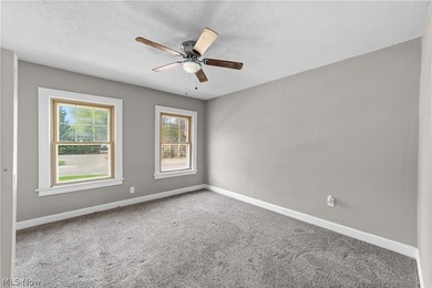 Fantastic investment or owner-occupant opportunity! This fully - photo 15