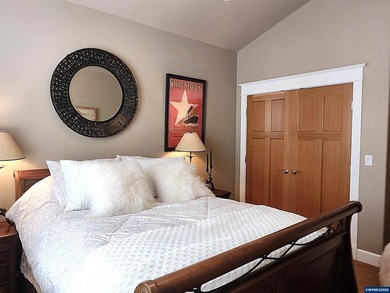 Rare opportunity! Stunning lakefront townhome in a secure gated - photo 15