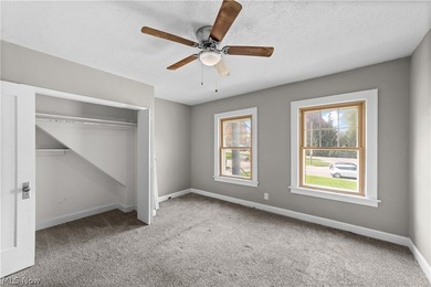 Fantastic investment or owner-occupant opportunity! This fully - photo 16