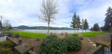 Rare opportunity! Stunning lakefront townhome in a secure gated - photo 19