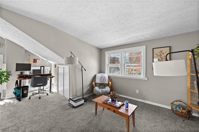 Fantastic investment or owner-occupant opportunity! This fully - photo 20