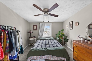 Fantastic investment or owner-occupant opportunity! This fully - photo 21
