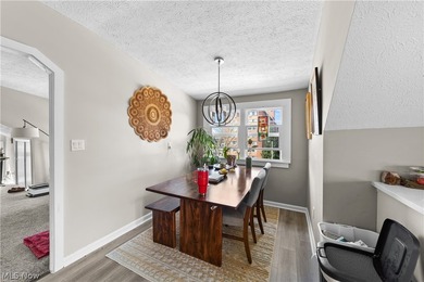 Fantastic investment or owner-occupant opportunity! This fully - photo 23