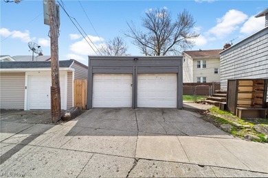 Fantastic investment or owner-occupant opportunity! This fully - photo 31