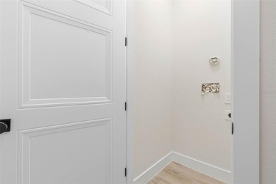 Welcome to this exceptional country estate located in the - photo 36