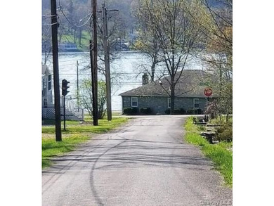 Rare Opportunity! Fully Furnished Seasonal Lake Cottage with - photo 20