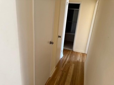 Bright and well maintained 1-bed apartment (800 sq.ft.) in the