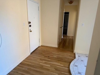 Bright and well maintained 1-bed apartment (800 sq.ft.) in the