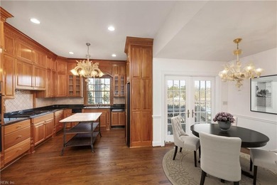 Classic Georgian-style, six bedroom brick estate set on a - photo 12