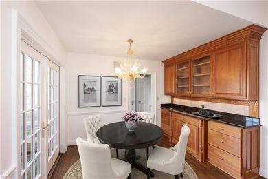 Classic Georgian-style, six bedroom brick estate set on a - photo 13