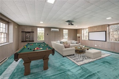 Classic Georgian-style, six bedroom brick estate set on a - photo 17