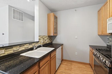 820 Emerald St 307 - photo 17