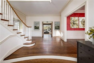 Classic Georgian-style, six bedroom brick estate set on a - photo 18